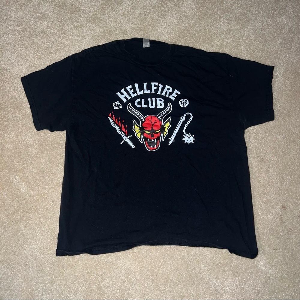 [SOLD] Hellfire Club T-Shirt XL Stranger Things Eddie Munson Excellent Condition